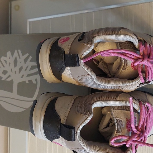 Shoes - Picture 5 of 7